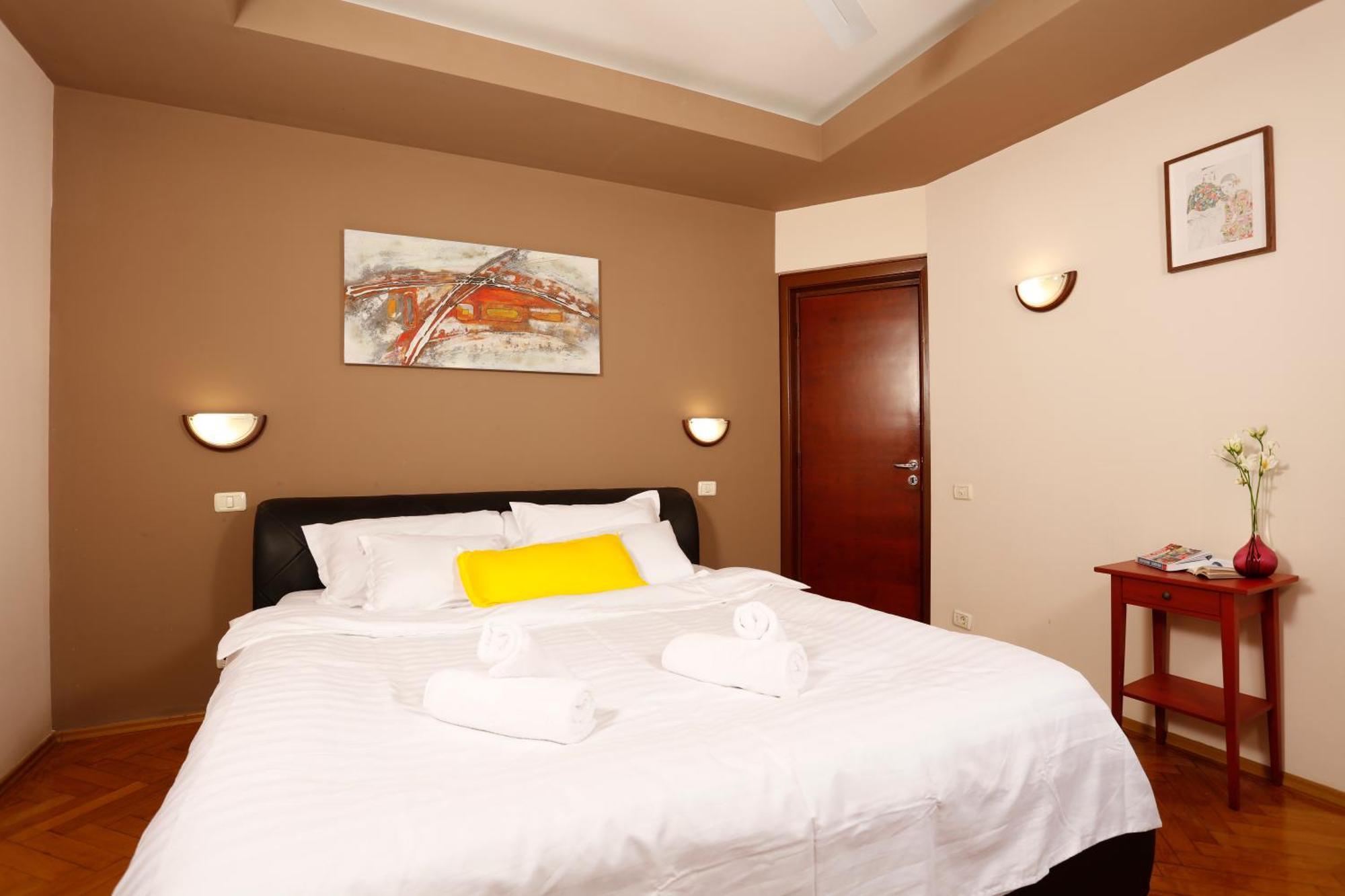 Near Old Town - Chill & Relax - 3Bdr Cozy & Roomy Bukarest