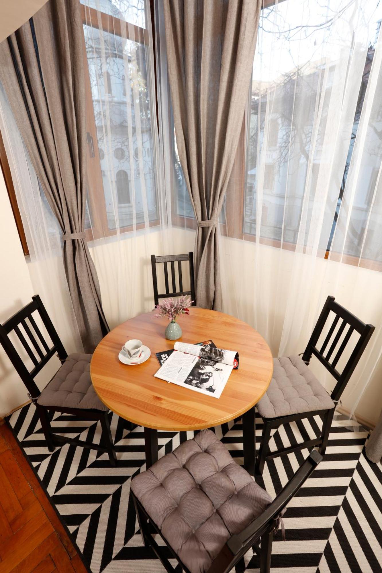 Apartment Near Old Town - Chill & Relax - 3Bdr Cozy & Roomy *