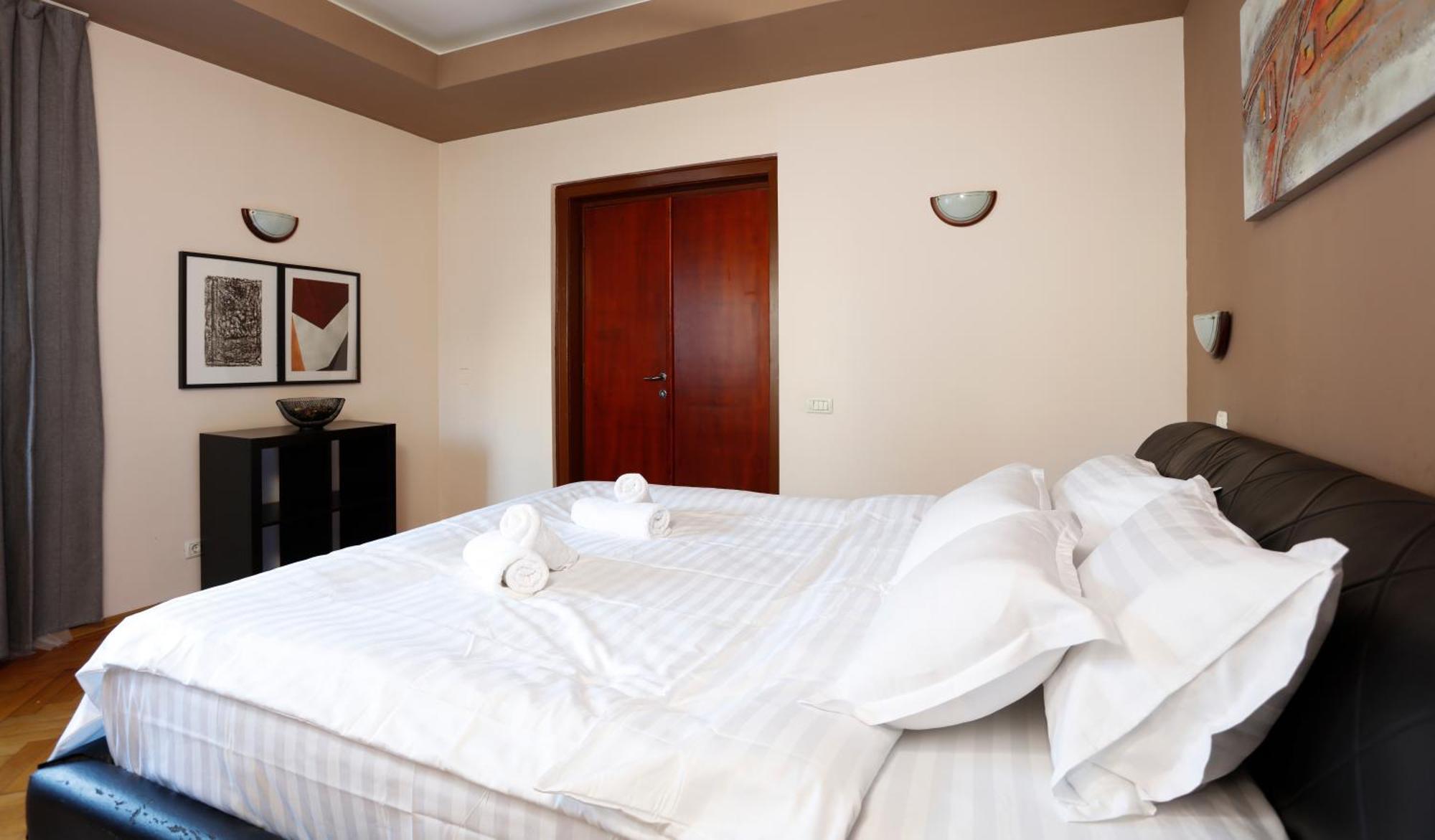 Apartment Near Old Town - Chill & Relax - 3Bdr Cozy & Roomy *