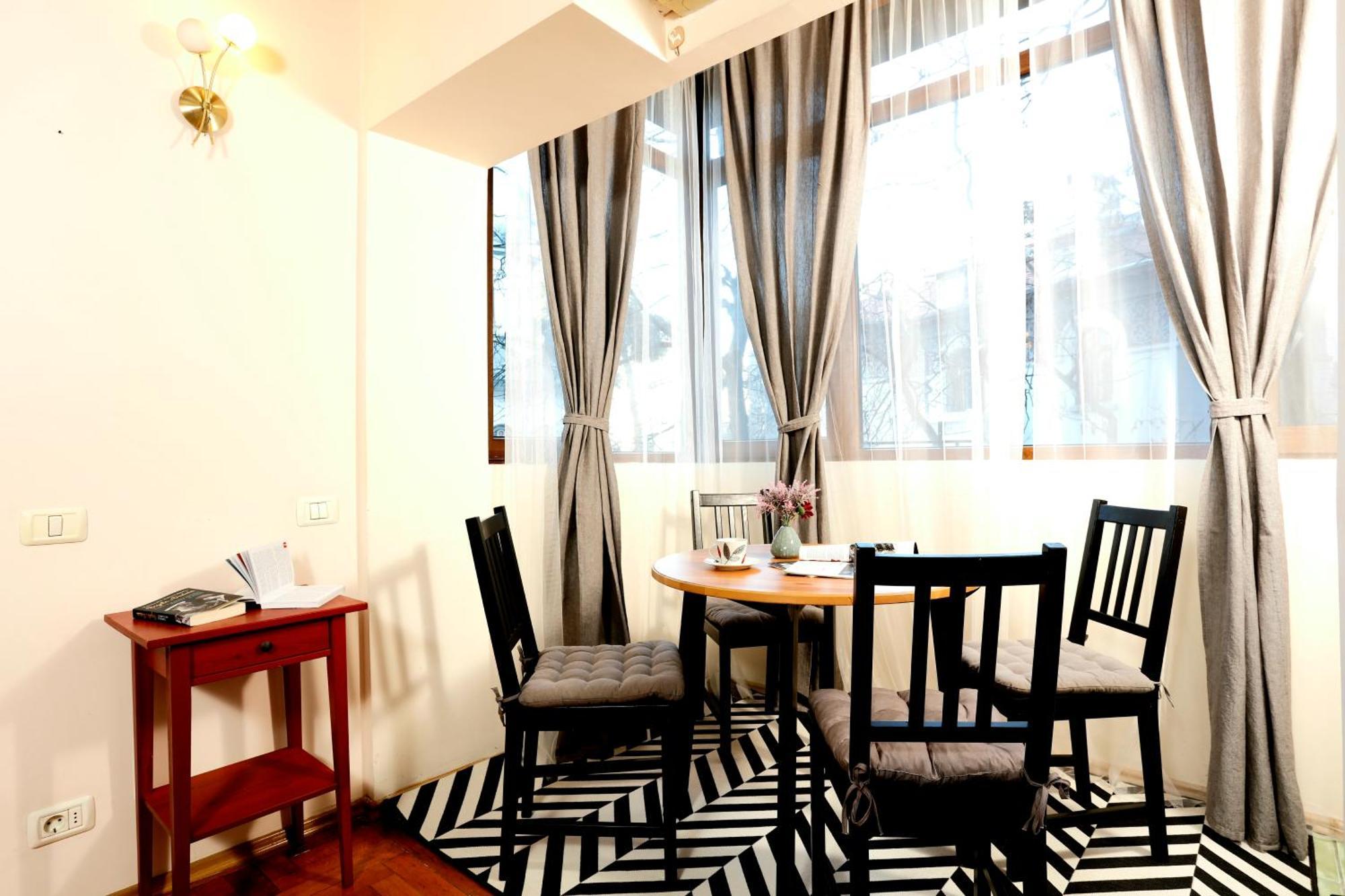 Apartment Near Old Town - Chill & Relax - 3Bdr Cozy & Roomy *