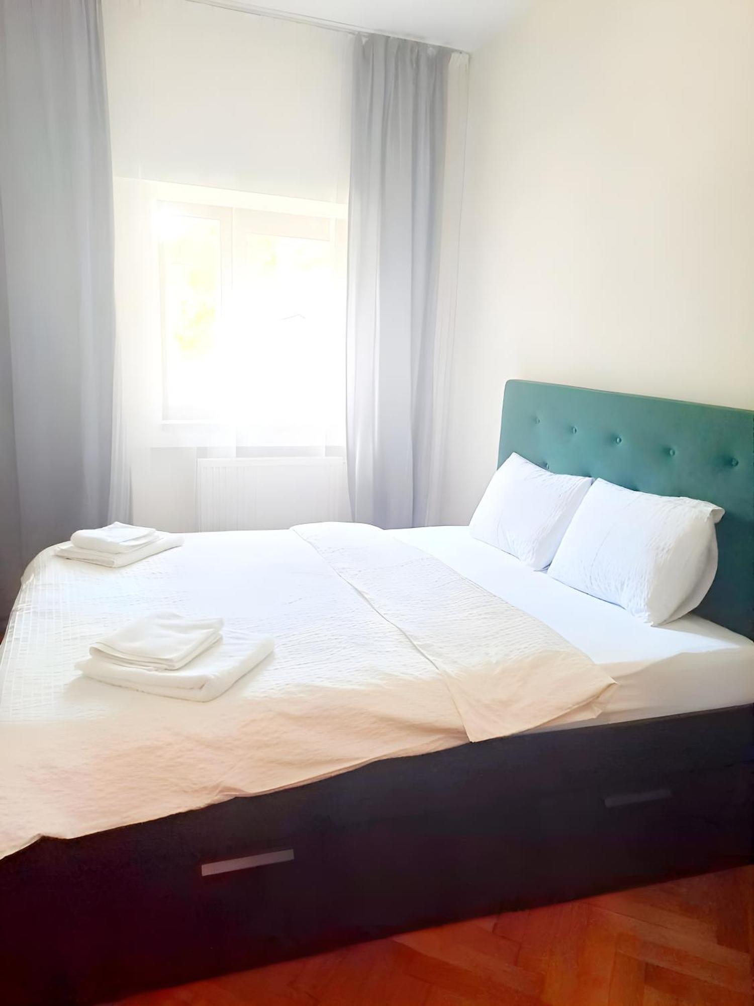 Apartment Near Old Town - Chill & Relax - 3Bdr Cozy & Roomy *